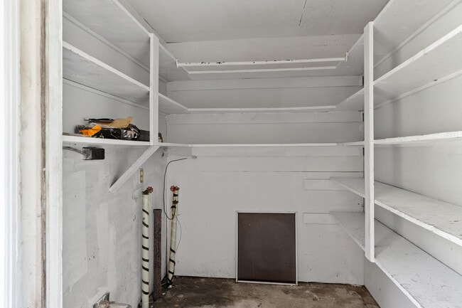 Building Photo - 1457 Columbia Hwy N