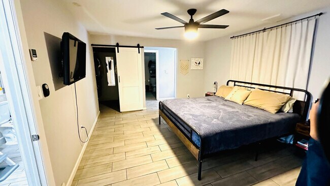 Building Photo - 13815 North 11th St