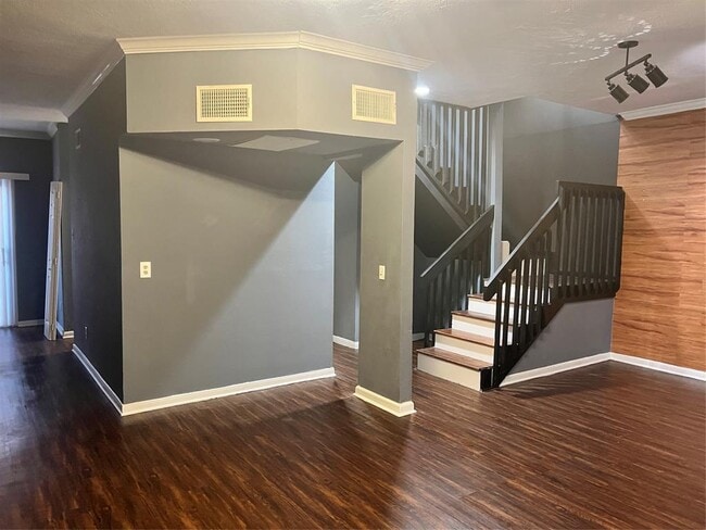 Building Photo - 10733 Sandpiper Dr