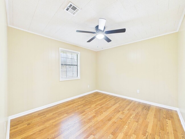 Building Photo - NEW ON MARKET  BREAUX BRIDGE!