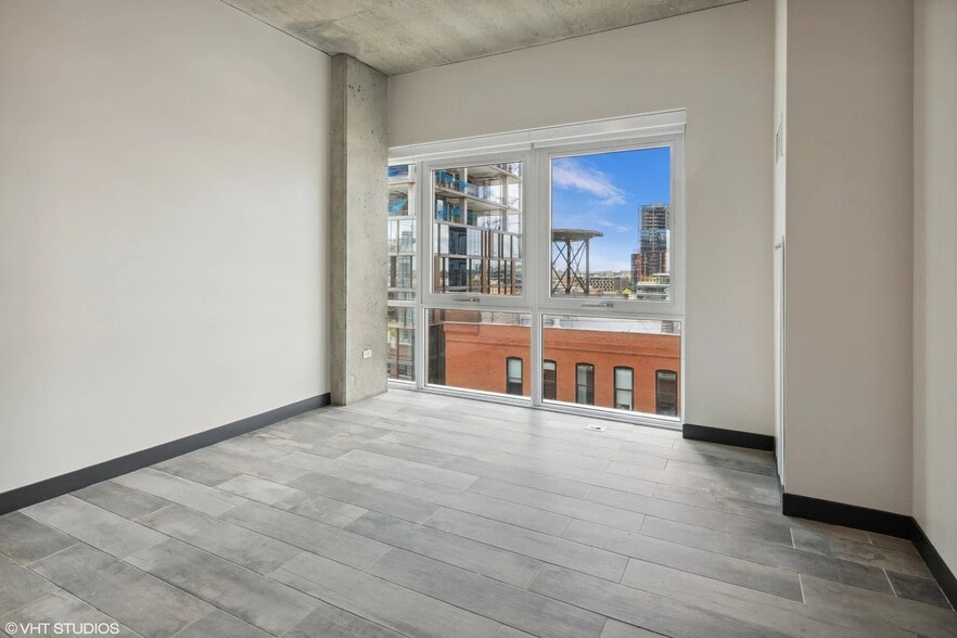 Building Photo - 1080 W Randolph St