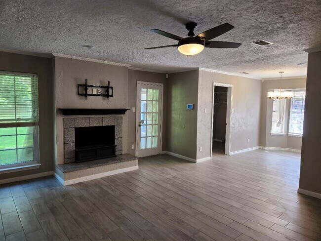 Building Photo - 2322 Deer Valley Dr