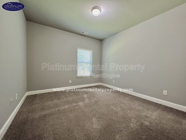 Building Photo - 2435 Kemp Dr NW