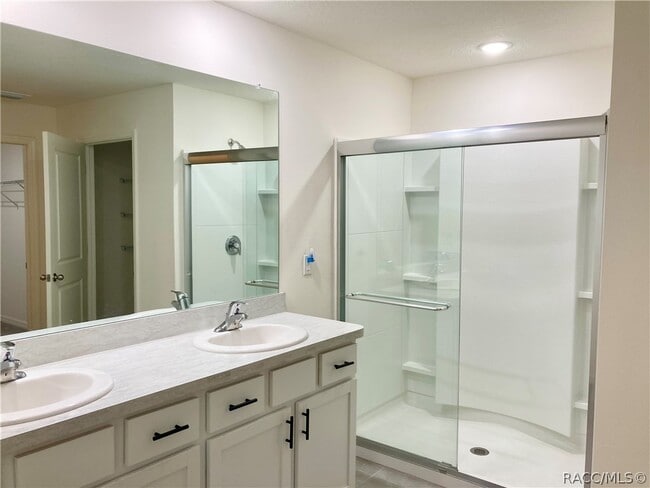 Building Photo - 614 W Fairways View Dr