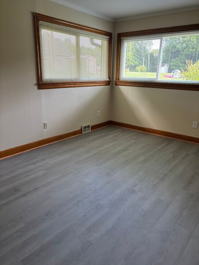 Building Photo - 2 Bedroom 1 Bath Convenient to I-85