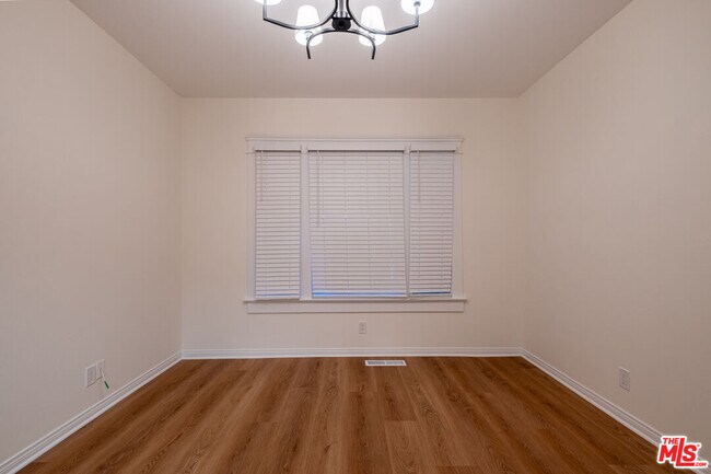 Building Photo - 108 N Broadway