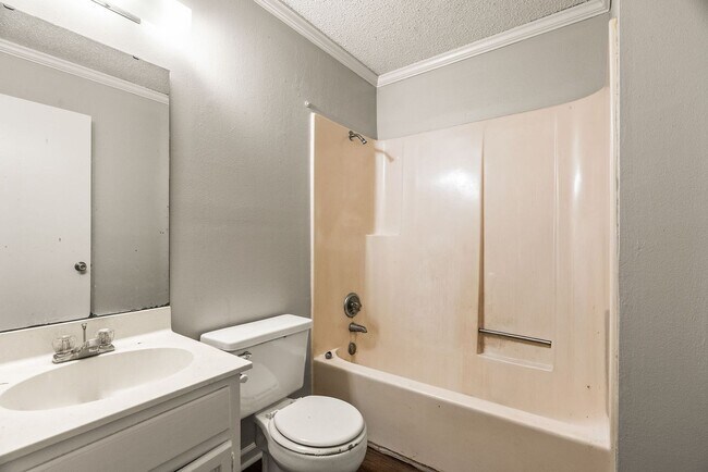 Building Photo - Updated House for Rent in Maumelle – Spaci...