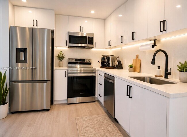 Building Photo - 1801 S Ocean Dr