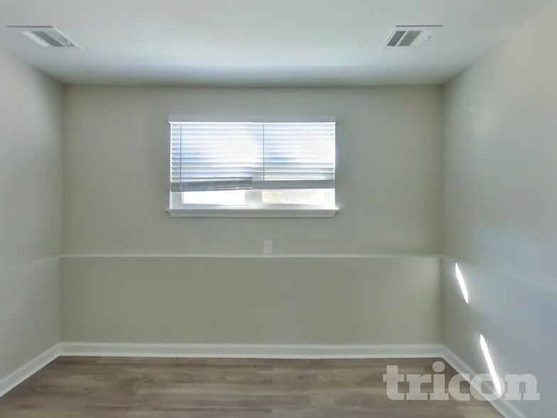 Building Photo - 3 Meadow Glen Rd