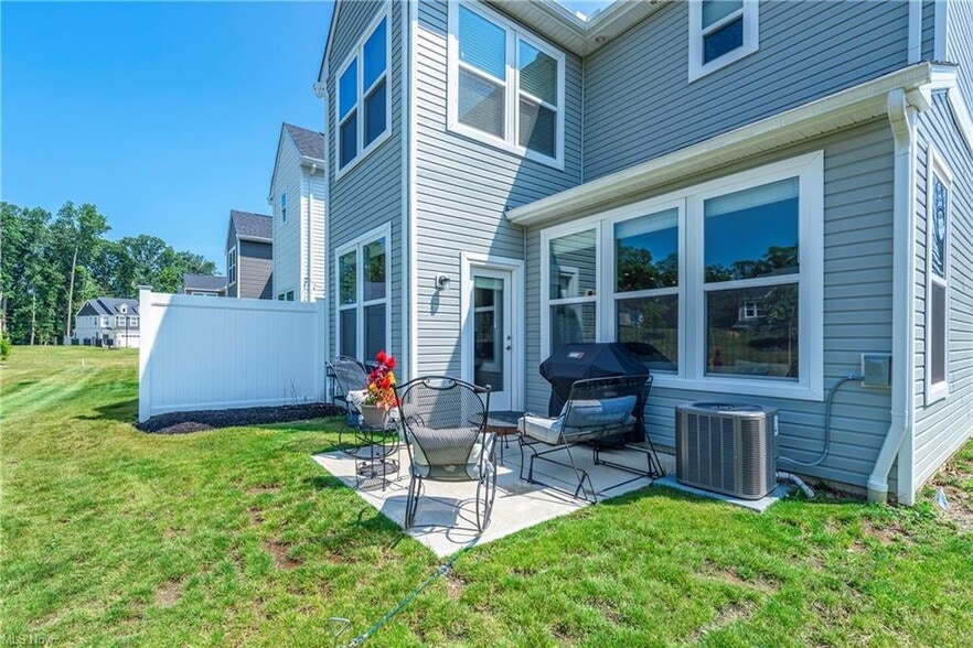 Building Photo - 798 N Greenway Dr