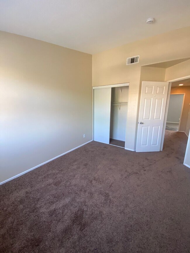 Building Photo - Anaheim HIlls 3 Bedroom