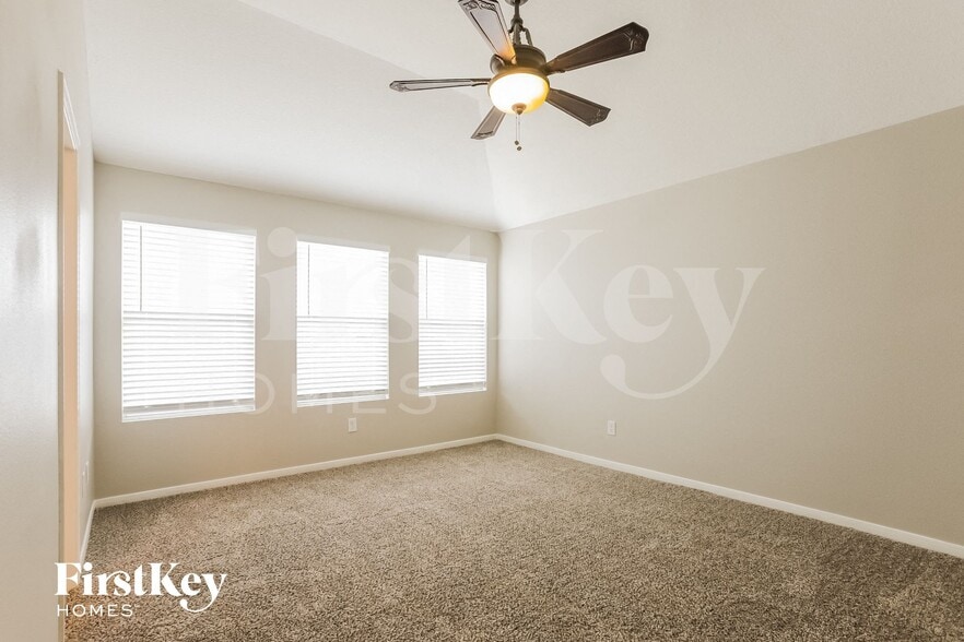 Building Photo - 16985 Valiant Oak St