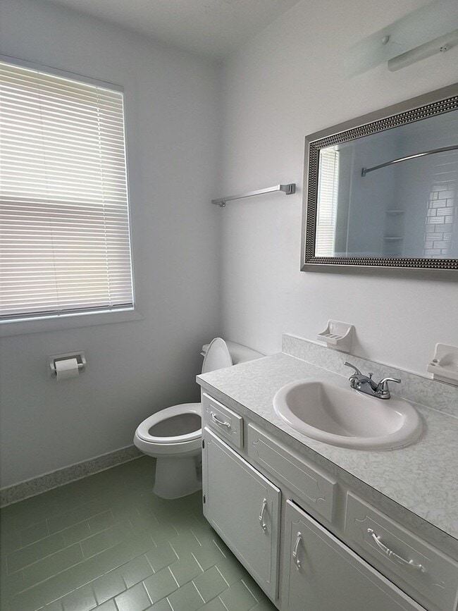 Building Photo - 2 Bedroom in Historical Gallatin!