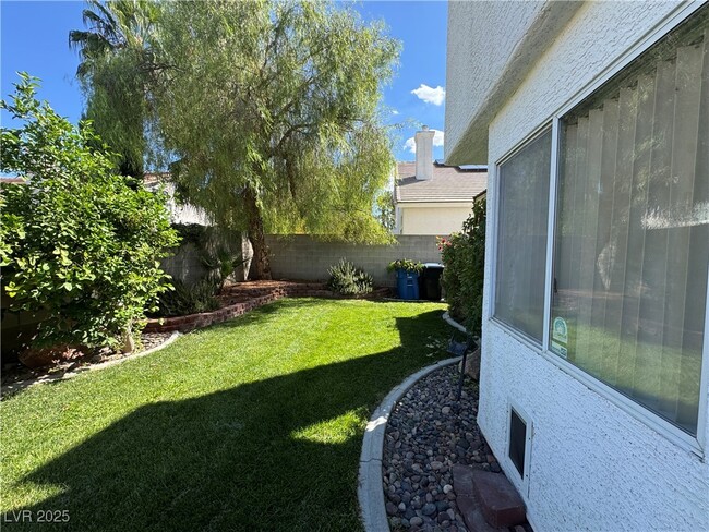 Building Photo - 2053 Smoketree Village Cir