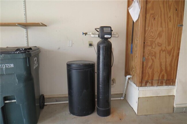 Building Photo - 201 Norwood St W