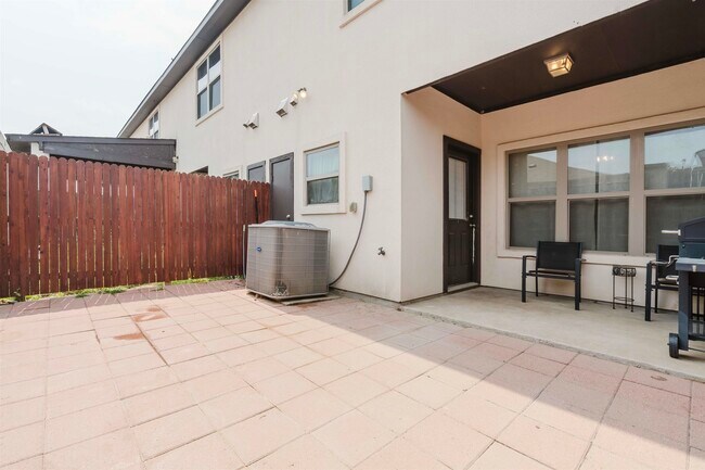 Building Photo - 5704 Montevista Dr