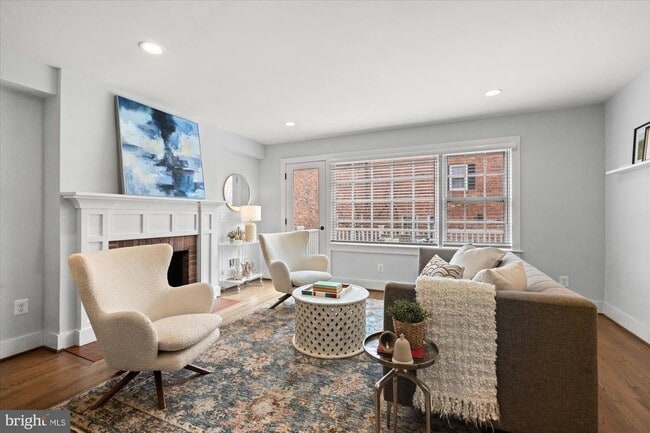 Building Photo - 222 Green St