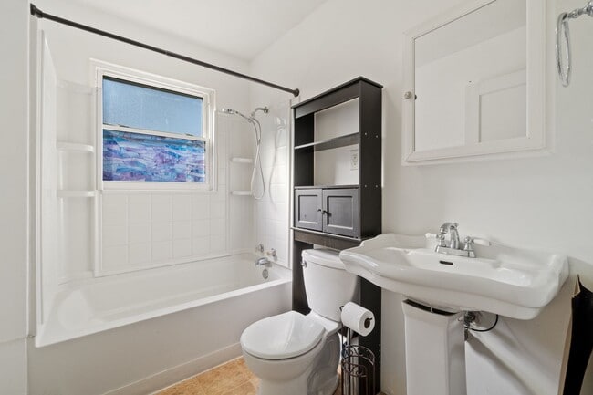 Building Photo - 3 Bed 1 Bath Home for Rent in Norfolk