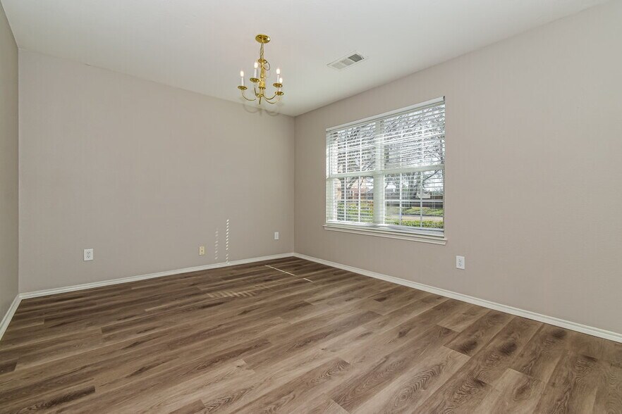 Building Photo - 3884 Pinebluff Ln