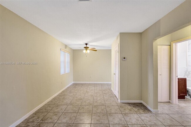 Building Photo - 111 SE 4th Ave