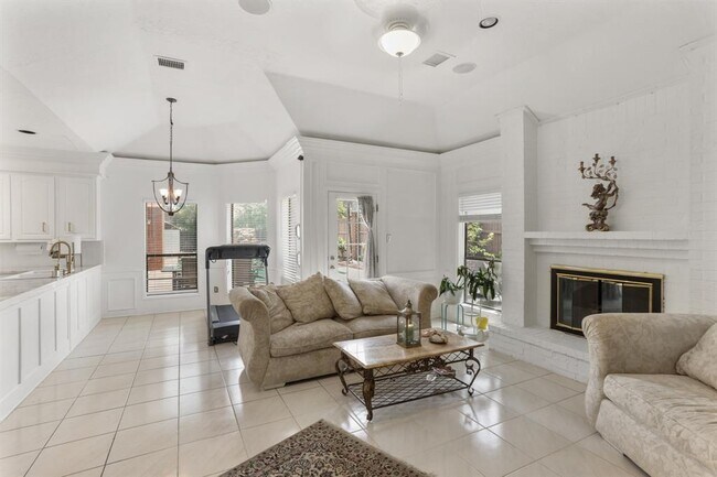 Building Photo - 1406 Kelliwood Oaks Dr