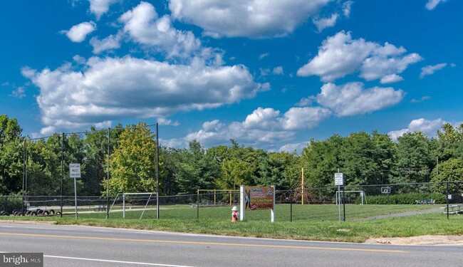 Building Photo - 208 Croft Square