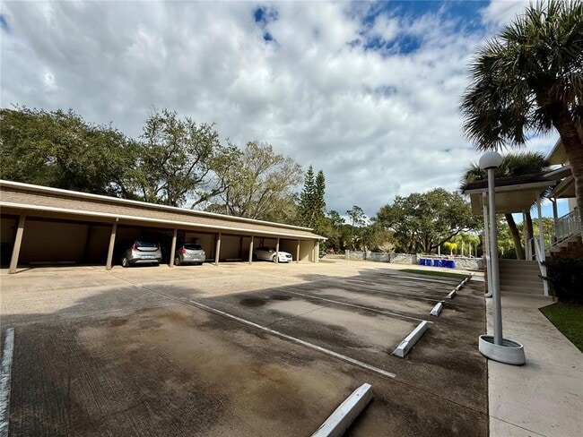 Building Photo - 1600 Woodland Dr