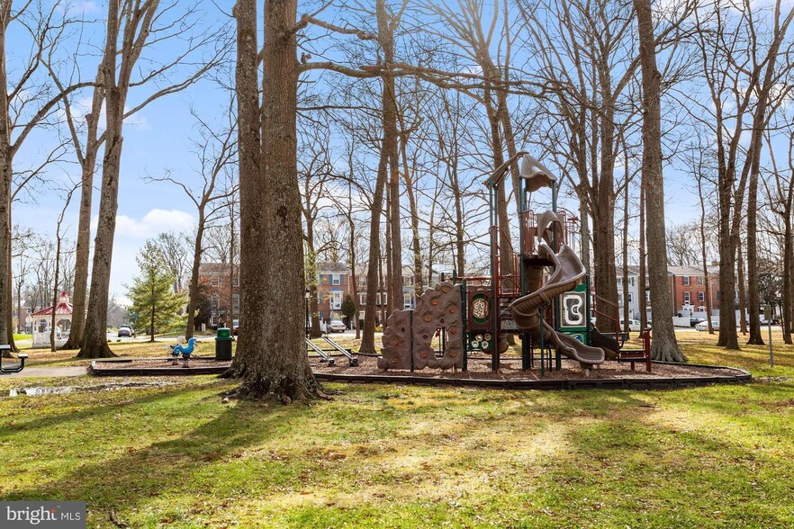 Building Photo - 7913 Central Park Cir