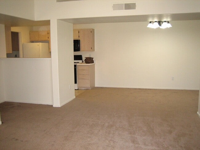 Building Photo - NICE CONDO, 3 BEDROOMS, 2 FULL BATHS, NEW ...