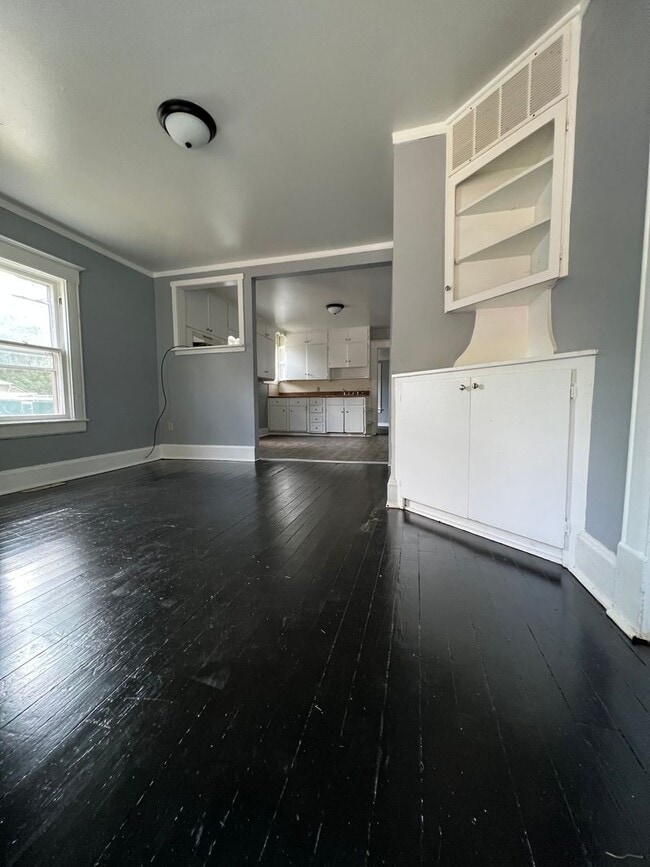 Building Photo - Available Now 4 Bedroom, 2 Full Bath Home