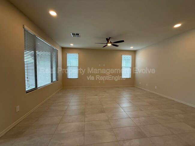 Building Photo - 5811 N 88th Ln