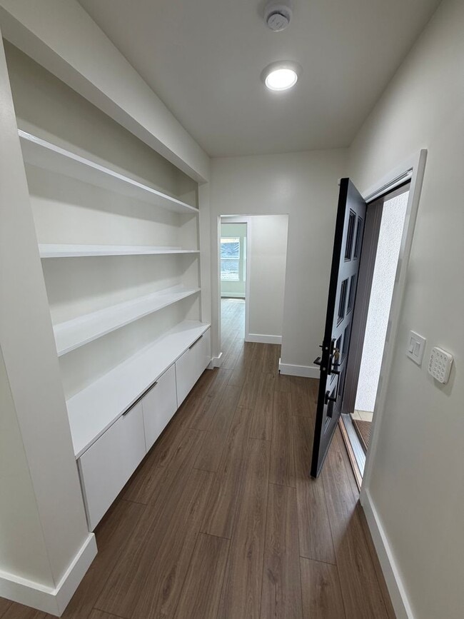 Building Photo - 3 Bed 2 Bath Apartment, New Construction In Cleveland Heights (With Garage)