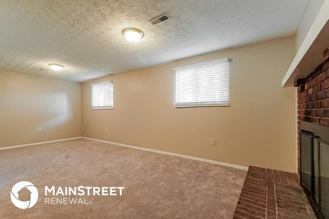 Building Photo - 6560 Benjamin Dr