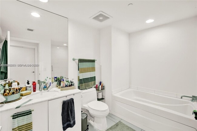 Building Photo - 500 Brickell Ave