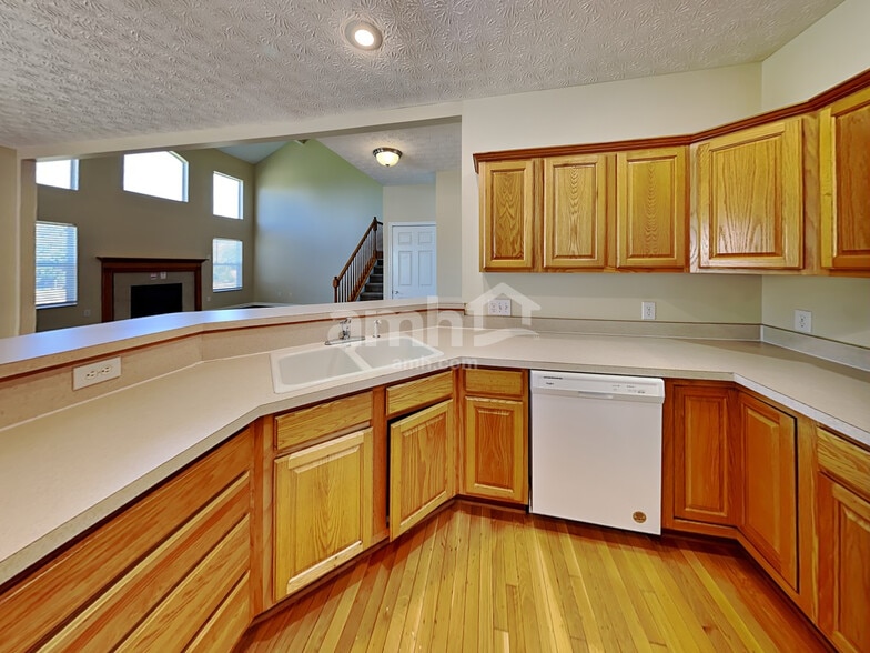 Building Photo - 10136 Corona Ln