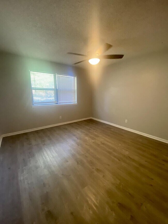 Building Photo - Available Now! 4 bed/2 bath in Harker Heights