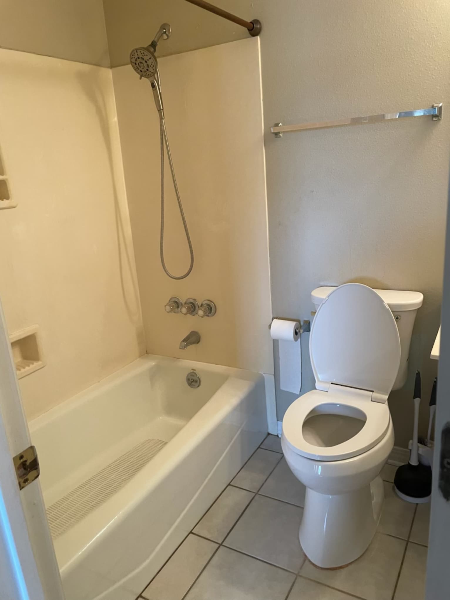 Full Bath - 4405 Lefkoe St