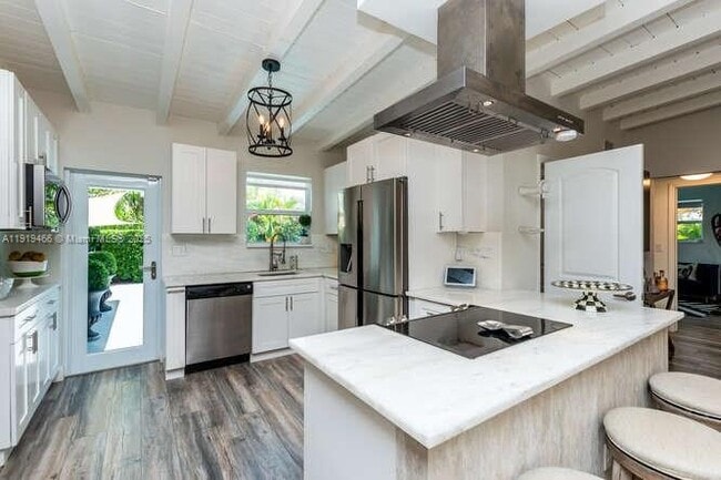 Building Photo - 2075 S Hibiscus Dr