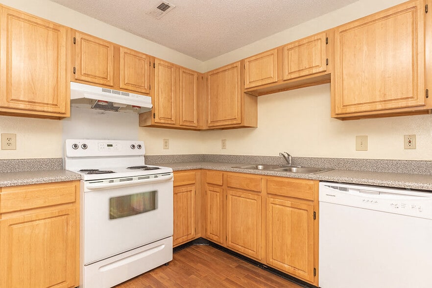 Primary Photo - Greens of Pine Glen Apartments