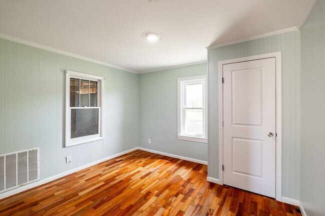 Building Photo - 386 Sandy Creek Rd