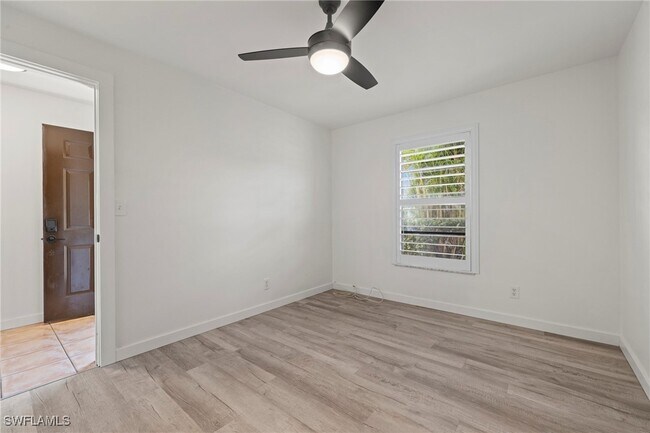 Building Photo - 400 Misty Pines Cir
