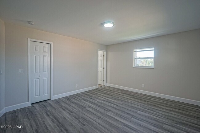 Building Photo - 410 S Star Ave