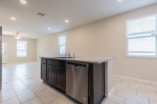 Building Photo - 10110 Jardin Verde