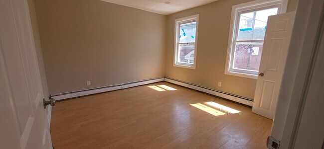 Building Photo - 222 Cross St