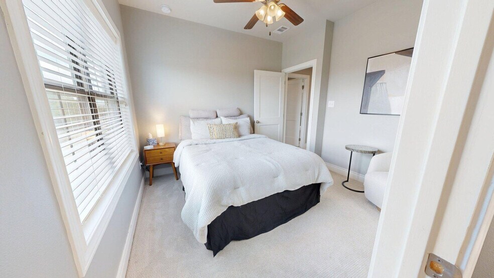 Building Photo - 636 Clay St