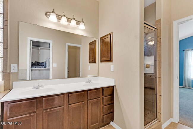 Building Photo - 3220 Scarlet Point Dr