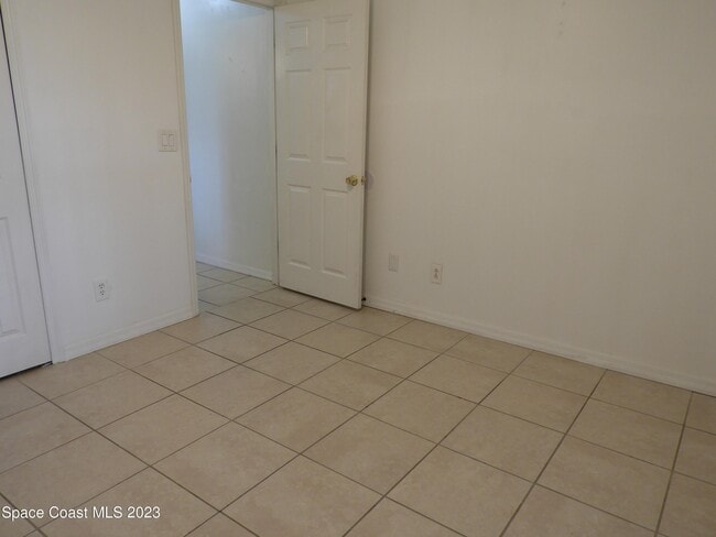 Building Photo - 1420 Denali St SE