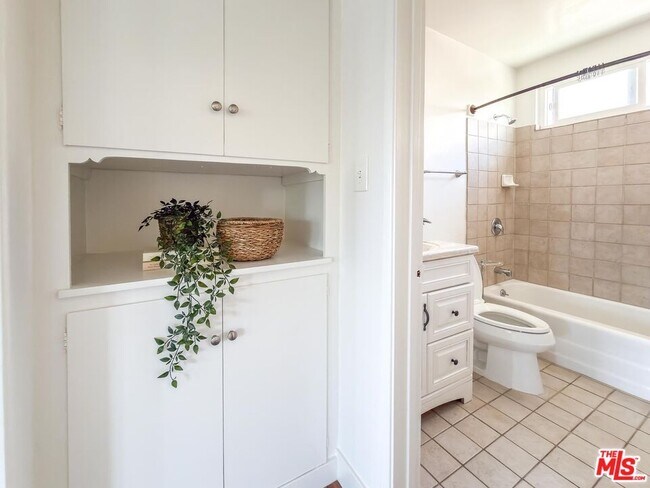 Building Photo - 2540 3rd Ave