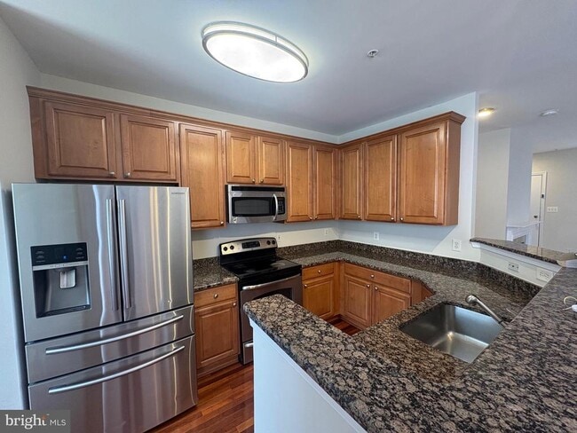 Building Photo - 537 Ensemble Ct