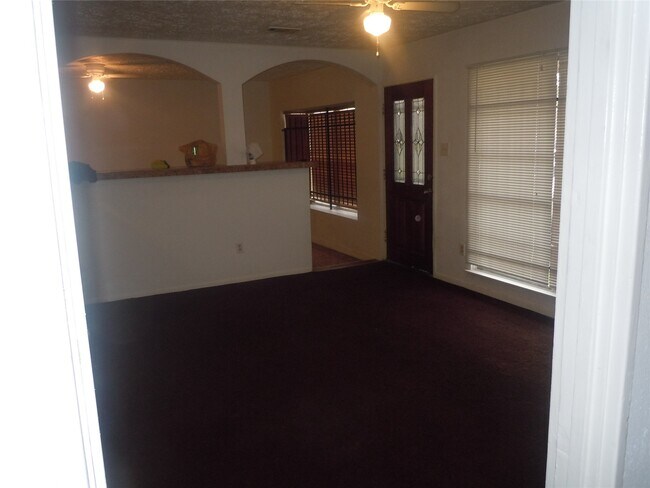 Building Photo - 5422 Thrush Dr